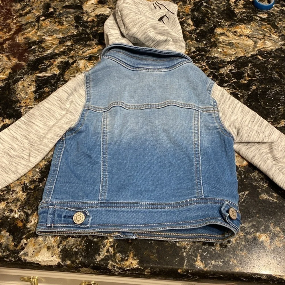 T baby Cat & Jack blue denim jacket size 18 M